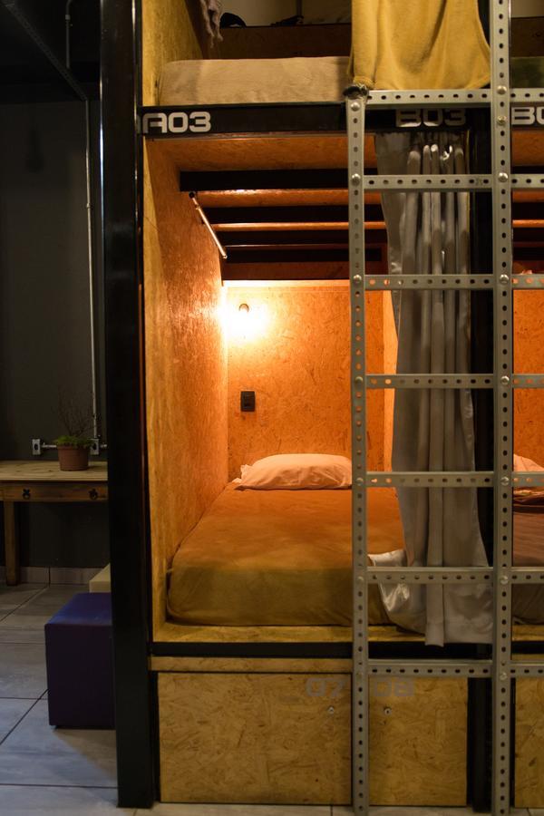 Eco Box Hostel ฟลอเรียนอโปลิส ภายนอก รูปภาพ