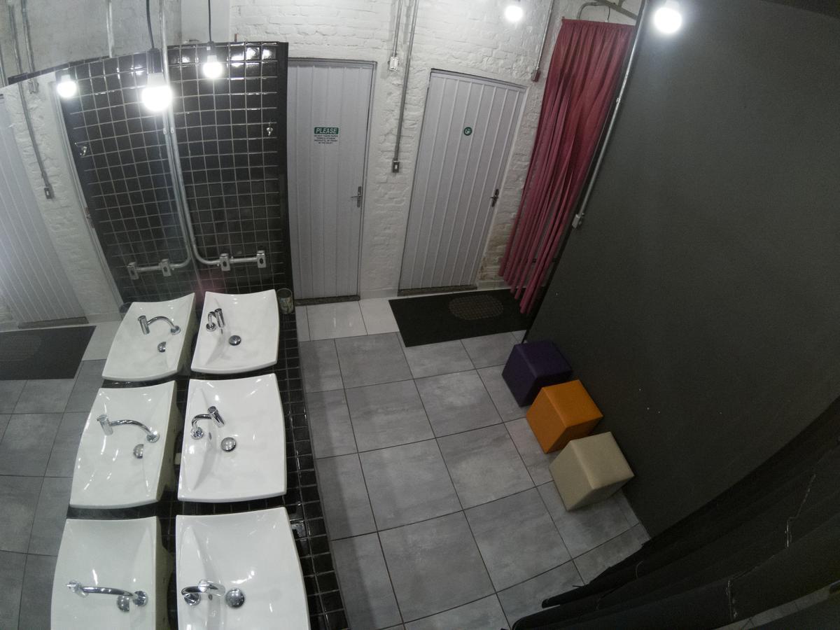 Eco Box Hostel ฟลอเรียนอโปลิส ภายนอก รูปภาพ