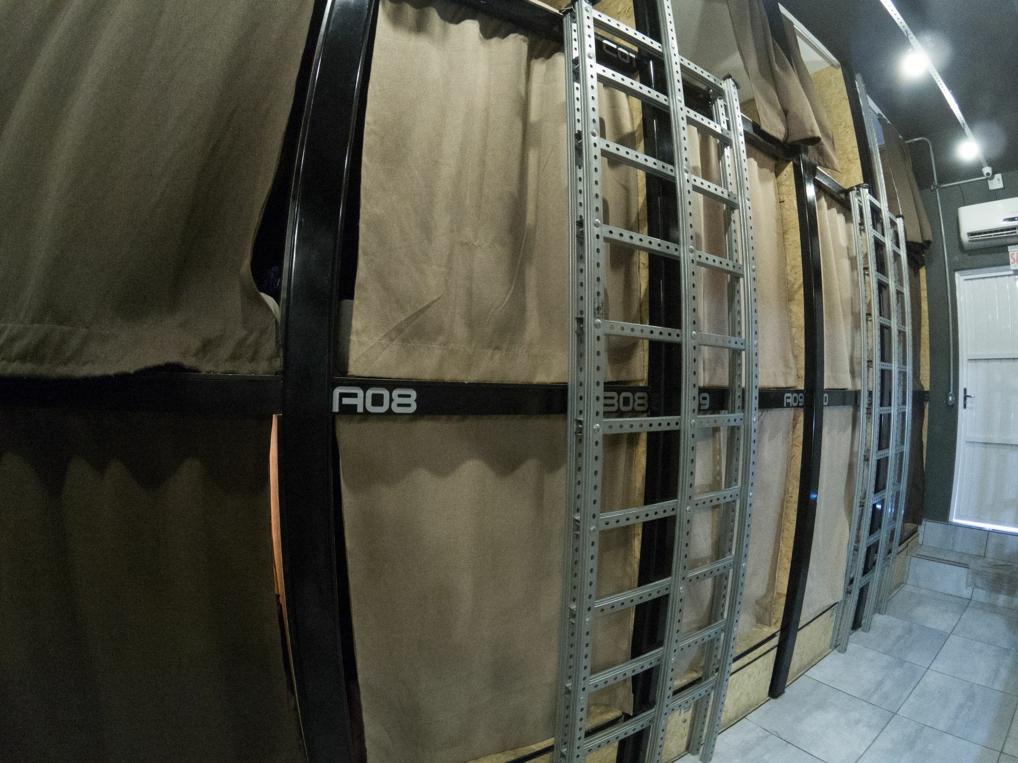 Eco Box Hostel ฟลอเรียนอโปลิส ภายนอก รูปภาพ